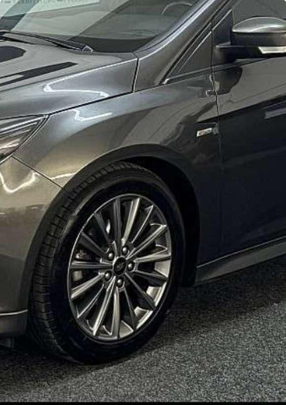 Gebraucht Ford Focus ST-Line 125 PS (91 kW) 2018 Grau Kombi