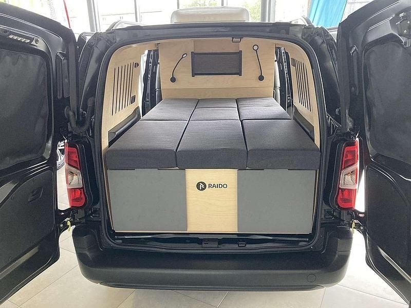 Gebraucht Peugeot Partner 131 PS (96 kW) 2021 Schwarz Van / Kleinbus