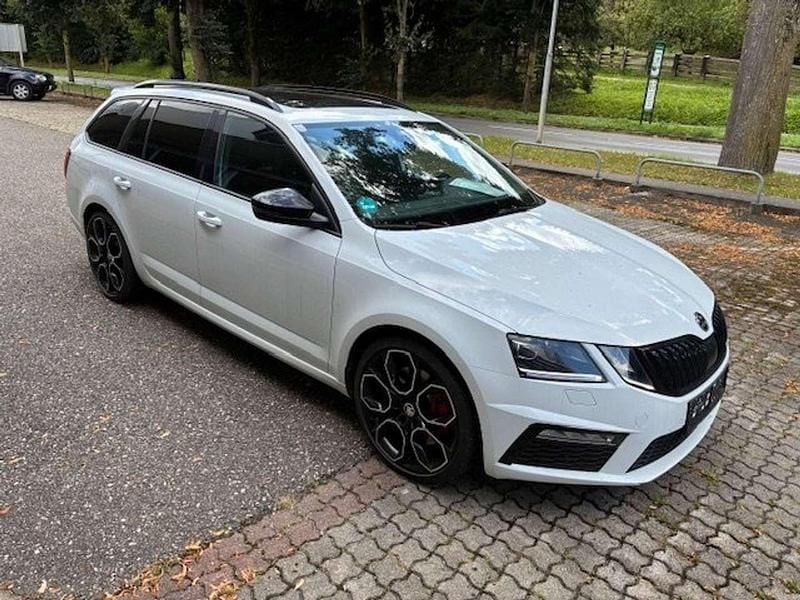 Weiß Gebraucht 2018 Skoda Octavia RS Kombi | € 24.990 (Teuer) - Bild 1/4