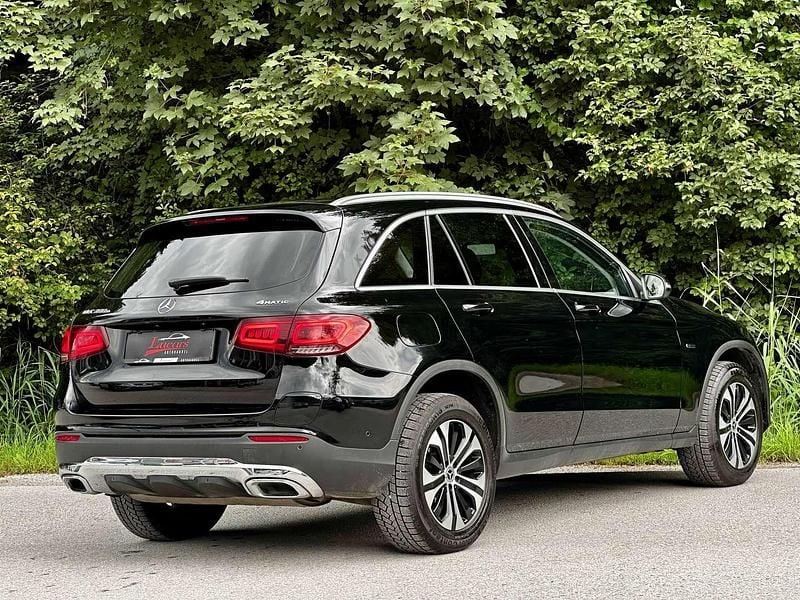 Gebraucht Mercedes GLC300e 211 PS (155 kW) 2021 Schwarz SUV