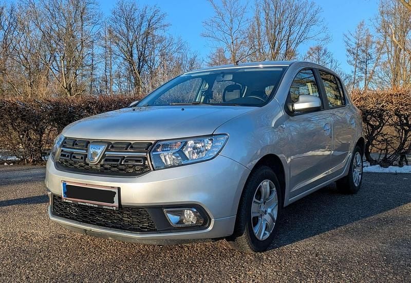 Silber Gebraucht 2018 Dacia Sandero Limousine | € 4.500 - Bild 1/4