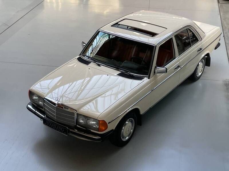 Beige Gebraucht 1983 Mercedes E230 Limousine | € 16.900 - Bild 1/4