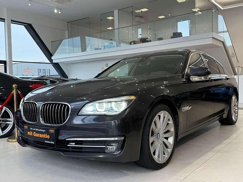 Grau Gebraucht 2015 BMW 740 Limousine | € 22.980 (Superpreis) - Bild 1/4