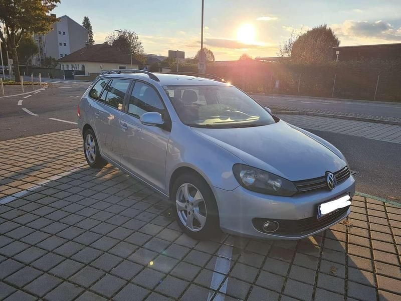 Silber Gebraucht 2011 VW Golf VI Trendline Kombi | € 4.999 (Fairer Preis) - Bild 1/4