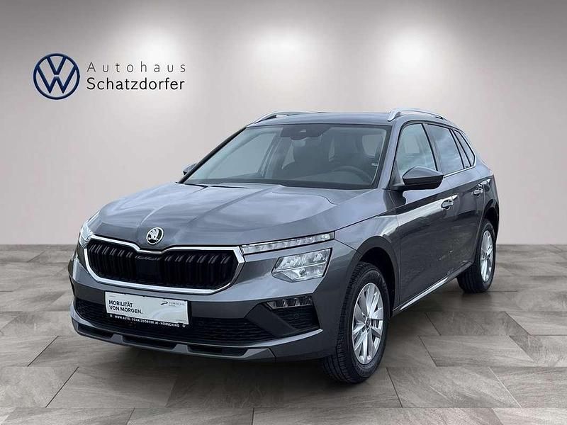 Mittelgrau metallic Neu 2025 Skoda Kamiq Selection SUV | € 27.280 (Etwas zu teuer) - Bild 1/4