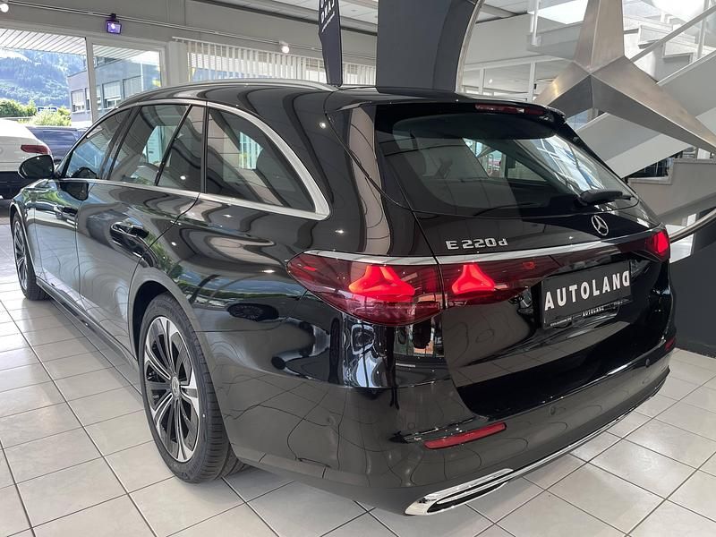 Gebraucht Mercedes E220 Advanced 220 PS (161 kW) 2024 Schwarz Kombi