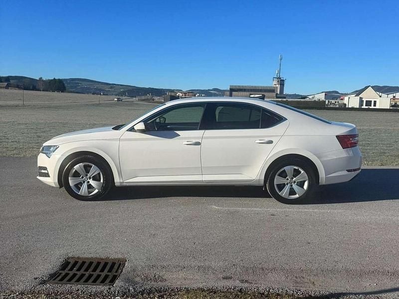 Gebraucht Skoda Superb Ambition 150 PS (110 kW) 2020 Weiß Limousine
