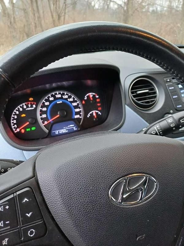 Gebraucht Hyundai i10 Comfort 65 PS (47 kW) 2015 Weiß Kleinwagen