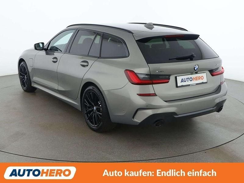 Gebraucht BMW 330e M Sport 184 PS (135 kW) 2021 Grau Kombi