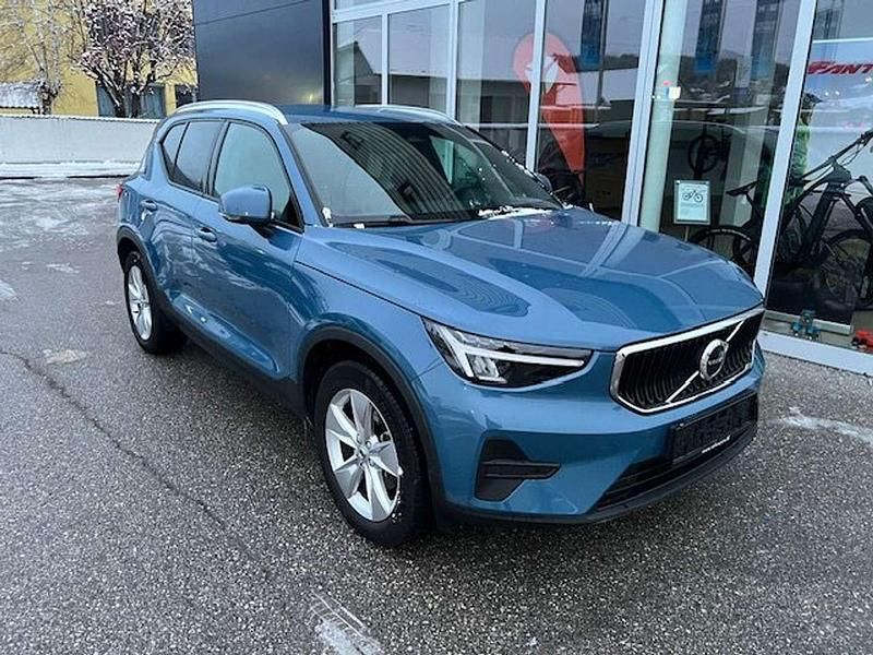 Blau Gebraucht 2025 Volvo XC40 Core SUV | € 36.490 (Fairer Preis) - Bild 1/4