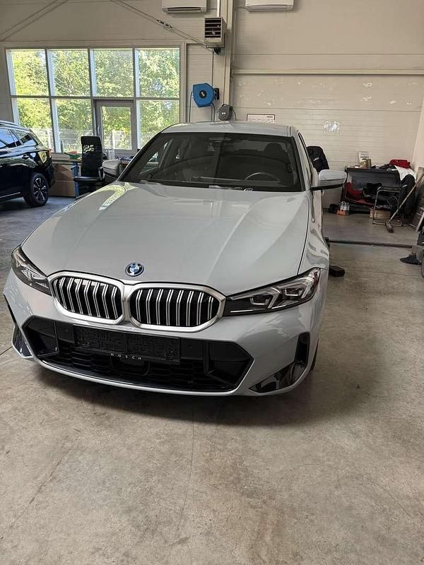 Gebraucht BMW 330 184 PS (135 kW) 2023 Limousine