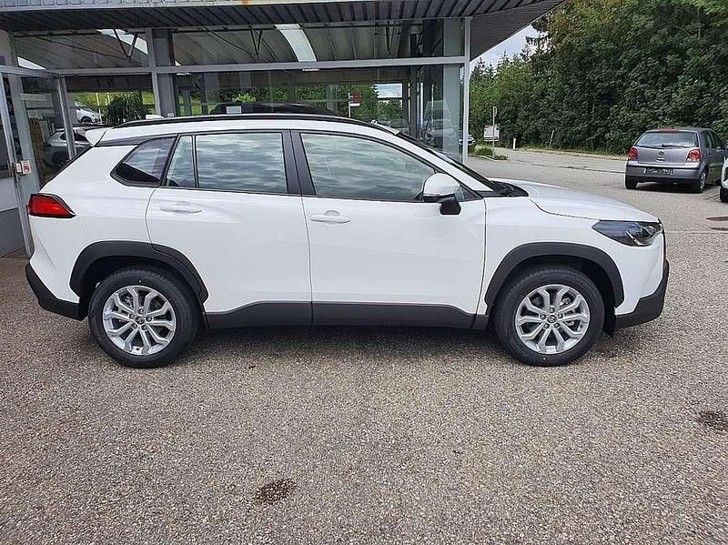 Gebraucht Toyota Corolla Cross Active 98 PS (72 kW) 2024 Weiß SUV