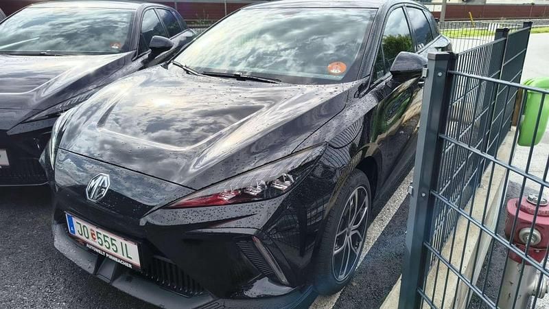 Gebraucht MG MG4 EV Trophy 180 kW (245 PS) 2024 Schwarz Kleinwagen