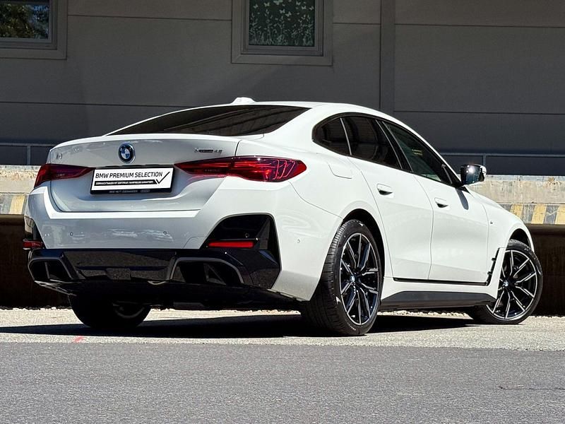 Gebraucht BMW i4 Shadowline 294 kW (401 PS) 2025 Alpinweiß Limousine