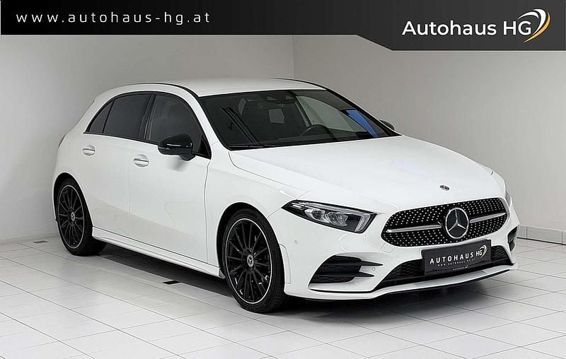 Weiß Gebraucht 2018 Mercedes A180 AMG line Limousine | € 20.490 (Etwas zu teuer) - Bild 1/4