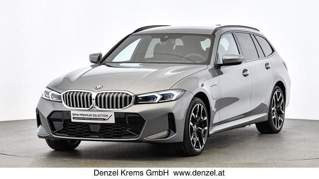 Gebraucht BMW 330e M Sport 184 PS (135 kW) 2024 Grau Kombi