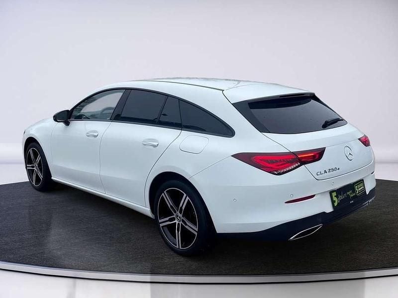 Gebraucht Mercedes CLA250e Shooting Brake 160 PS (117 kW) 2024 Weiß Kombi