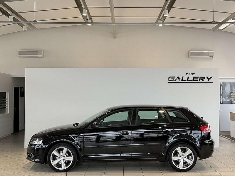 Schwarz Gebraucht 2012 Audi A3 Attraction Limousine | € 10.990 (Fairer Preis) - Bild 1/4