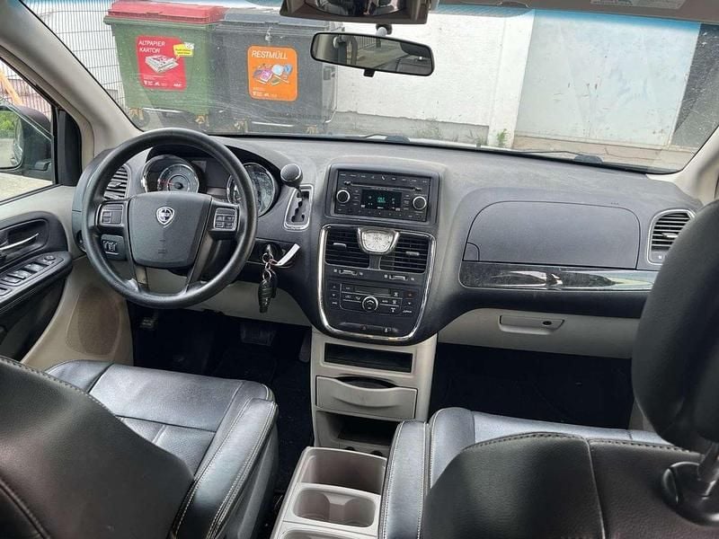 Gebraucht Lancia Voyager 163 PS (119 kW) 2012 Schwarz Van / Kleinbus