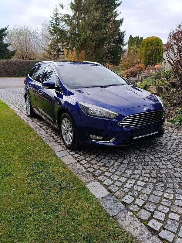 Blau Gebraucht 2017 Ford Focus Titanium Kombi | € 9.990 (Fairer Preis) - Bild 1/4