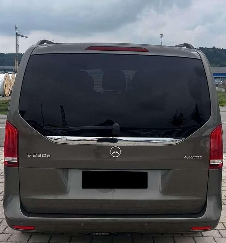 Grau Gebraucht 2018 Mercedes V250 Exclusive Van / Kleinbus | € 36.999 (Superpreis) - Bild 1/4