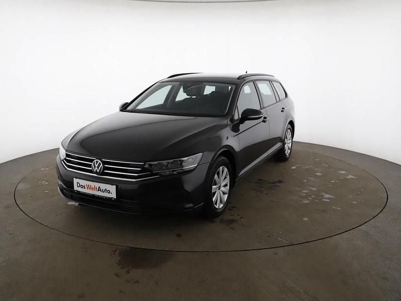 Gebraucht VW Passat 122 PS (89 kW) 2022 Grau Kombi