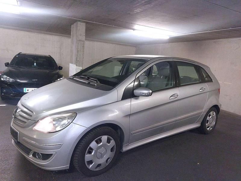 Silber Gebraucht 2005 Mercedes B180 Edition Van / Kleinbus | € 2.000 (Guter Preis) - Bild 1/4