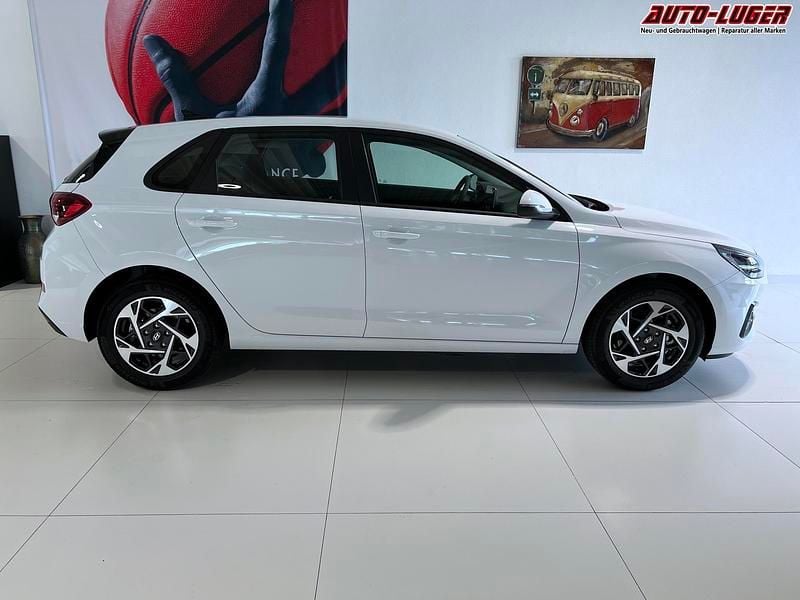 Neu Hyundai i30 GO! 99 PS (72 kW) 2025 Atlas white Limousine