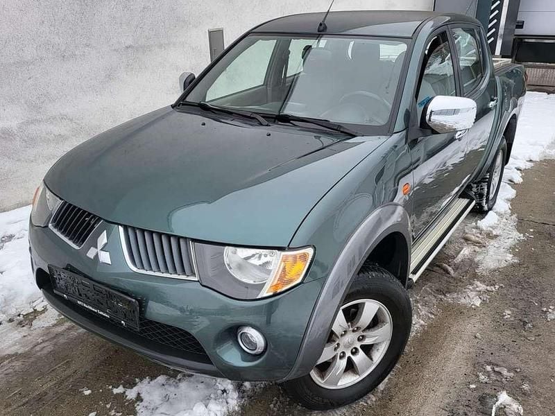 Gebraucht Mitsubishi L200 136 PS (100 kW) 2009 Grün Abholung