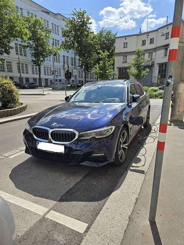 Blau Gebraucht 2021 BMW 320 Kombi | € 31.500 (Teuer) - Bild 1/4
