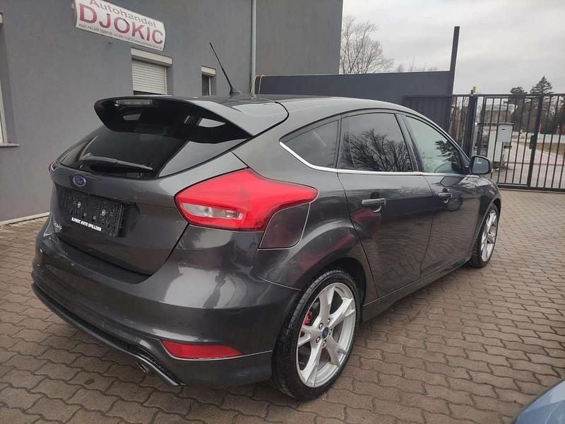 Gebraucht Ford Focus Titanium 150 PS (110 kW) 2015 Grau Limousine