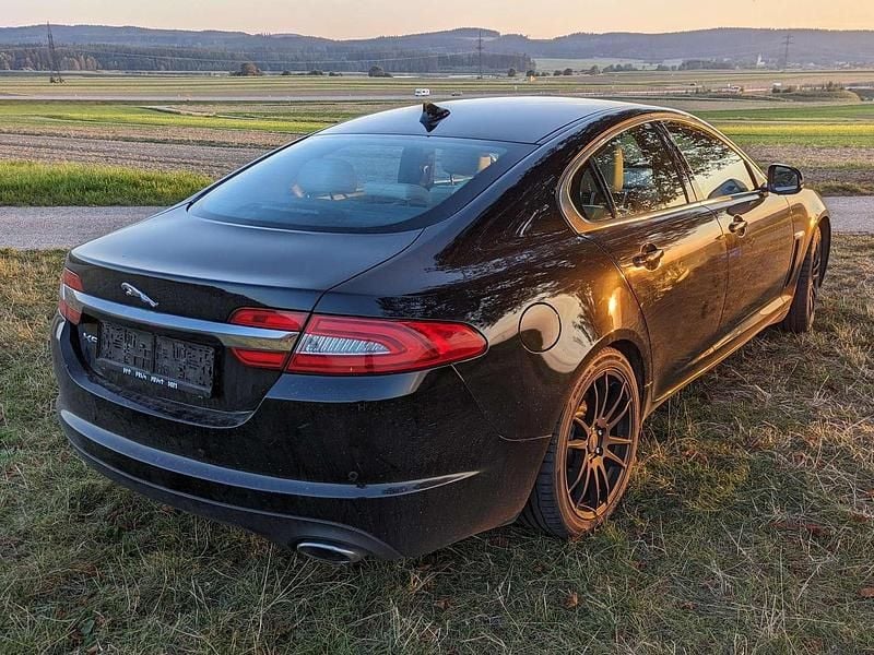 Gebraucht Jaguar XF Luxury 200 PS (147 kW) 2013 Schwarz Limousine