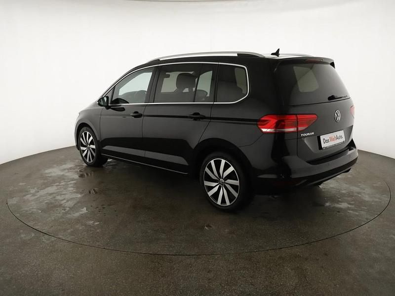 Gebraucht VW Touran Highline 150 PS (110 kW) 2021 Schwarz  metallicperleffektno Van / Kleinbus