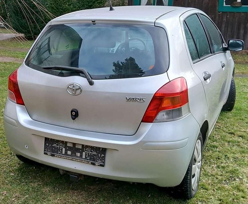 Gebraucht Toyota Yaris Luna 69 PS (50 kW) 2009 Grau Kleinwagen