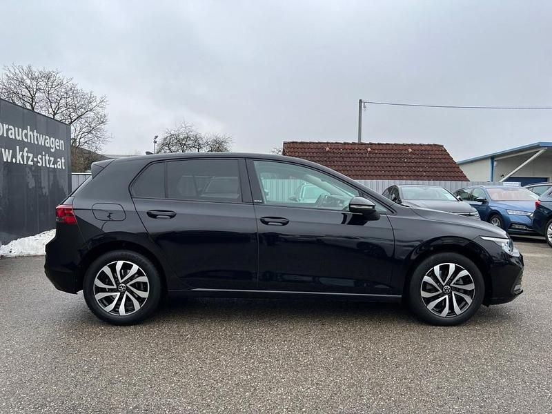 Gebraucht VW Golf Active 150 PS (110 kW) 2023 Schwarz Limousine