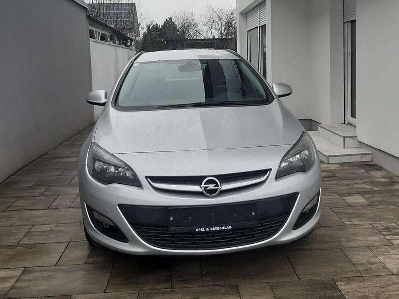 Grau Gebraucht 2015 Opel Astra Kombi | € 6.800 (Fairer Preis) - Bild 1/4