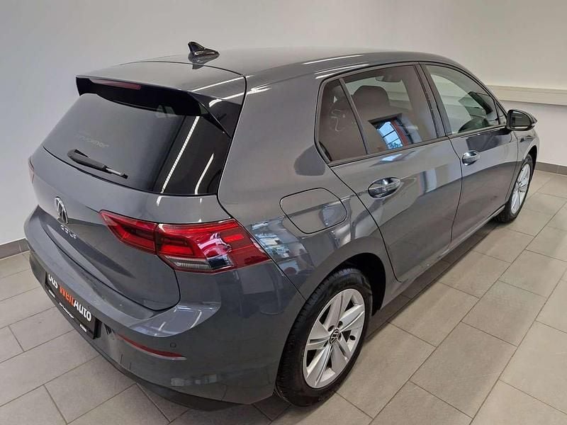 Gebraucht VW Golf VIII Life 116 PS (85 kW) 2020 Grau Limousine