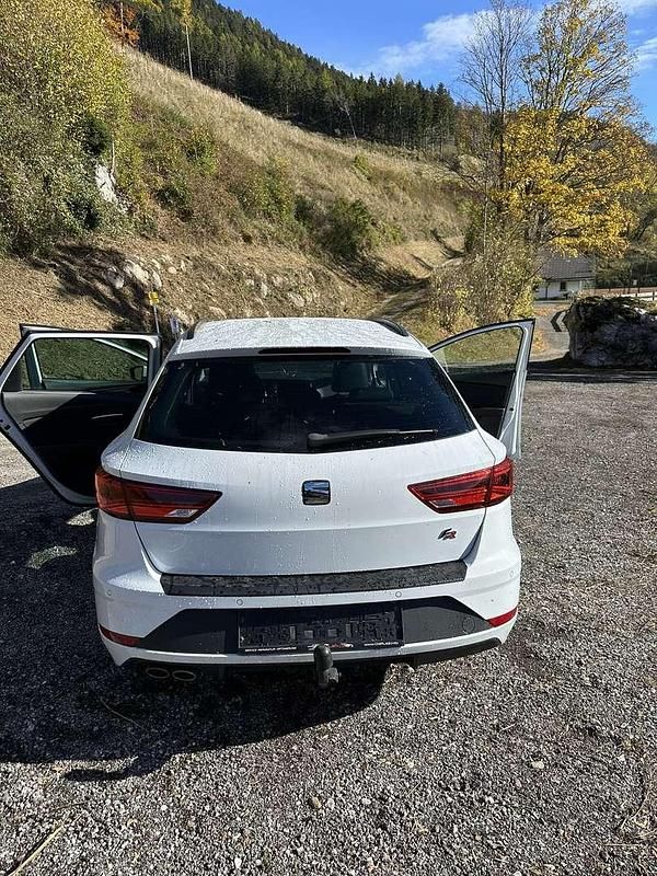 Gebraucht Seat Leon ST FR 131 PS (96 kW) 2019 Weiß Kombi