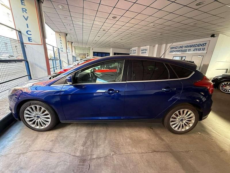 Gebraucht Ford Focus Titanium 116 PS (85 kW) 2014 Blau Kleinwagen