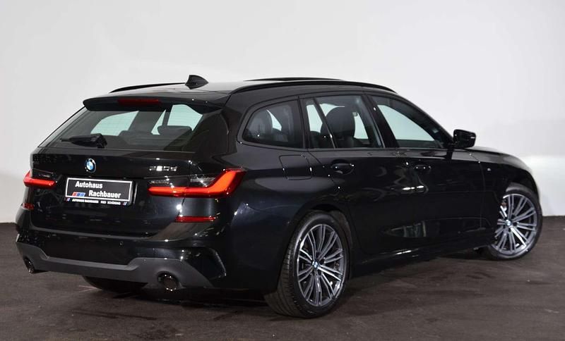 Gebraucht BMW 320 M Sport 190 PS (139 kW) 2021 Saphirschwarz metallic Kombi