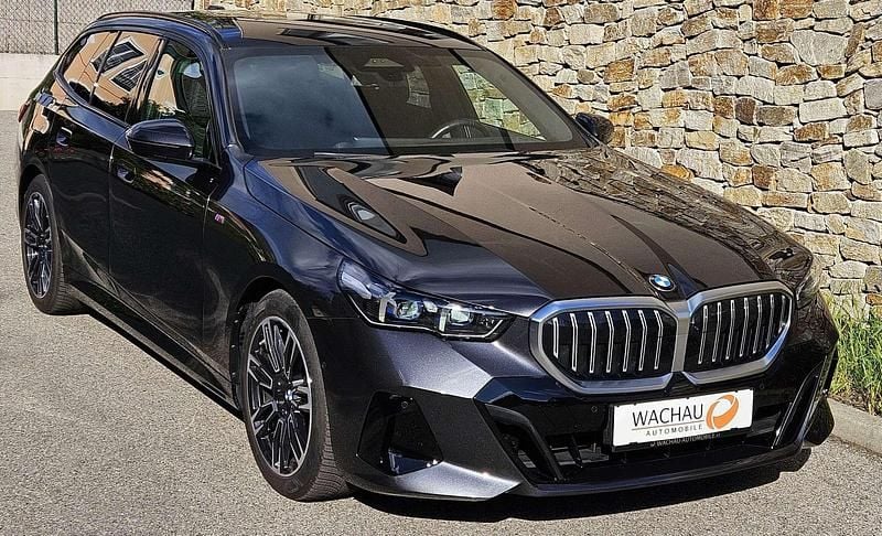 Gebraucht BMW 520 M Sport 197 PS (144 kW) 2024 Grau Kombi