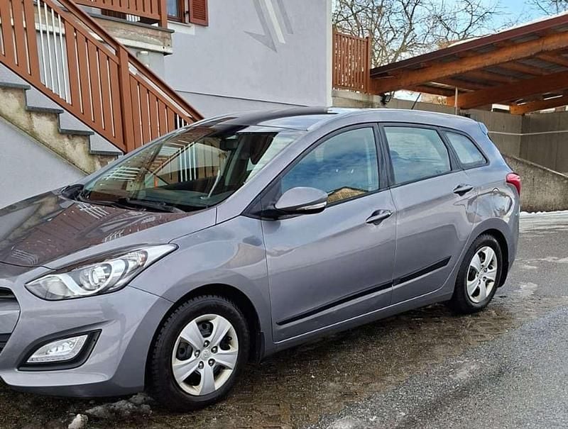 Gebraucht Hyundai i30 90 PS (66 kW) 2012 Grau Kombi