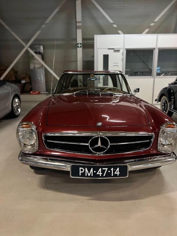 Gebraucht Mercedes 230 150 PS (110 kW) 1963 Rot Cabrio