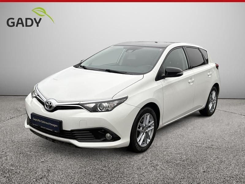 Weiß Gebraucht 2018 Toyota Auris Active Limousine | € 12.530 (Fairer Preis) - Bild 1/4