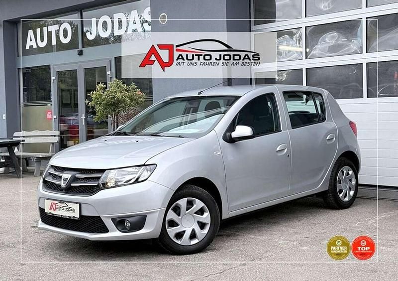 Grau Gebraucht 2015 Dacia Sandero Kleinwagen | € 7.900 (Etwas zu teuer) - Bild 1/4