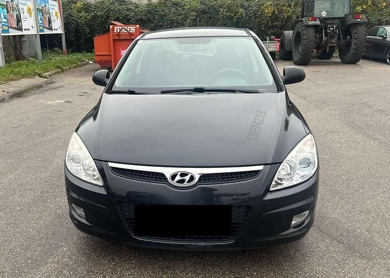 Schwarz Gebraucht 2009 Hyundai i30 Limousine | € 1.750 (Fairer Preis) - Bild 1/4