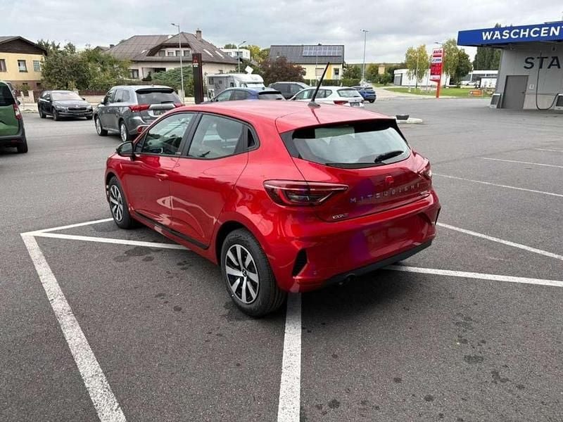 Neu Mitsubishi Colt Invite 91 PS (66 kW) 2025 Rot Limousine