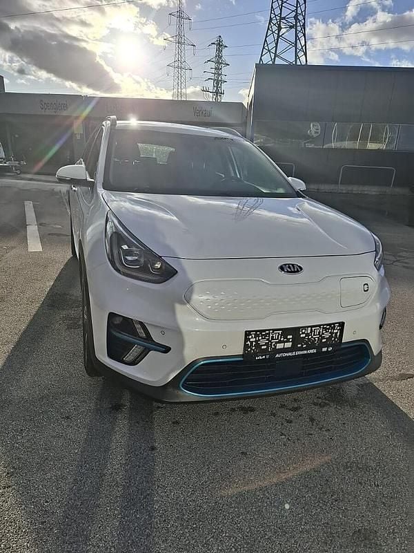 Gebraucht Kia e-Niro Gold 150 kW (204 PS) 2022 Weiß SUV