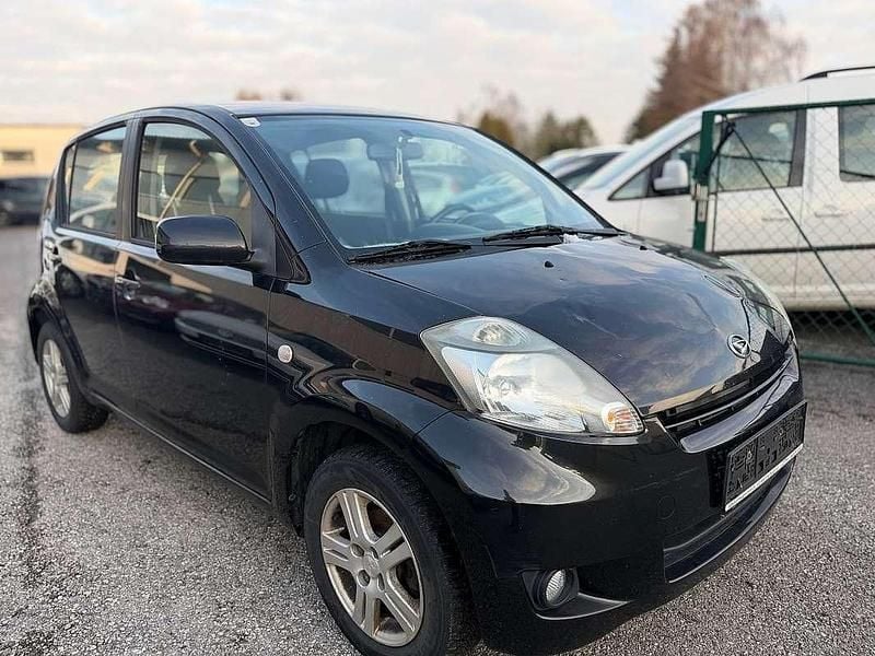 Gebraucht Daihatsu Sirion 69 PS (50 kW) 2008 Schwarz Kleinwagen