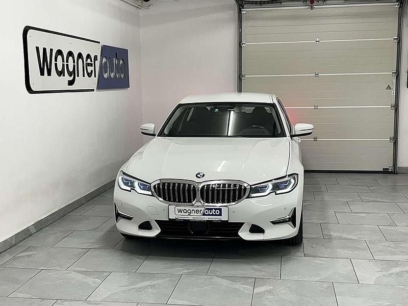 Weiß Gebraucht 2019 BMW 320 Luxury Line Limousine | € 28.900 (Etwas zu teuer) - Bild 1/4